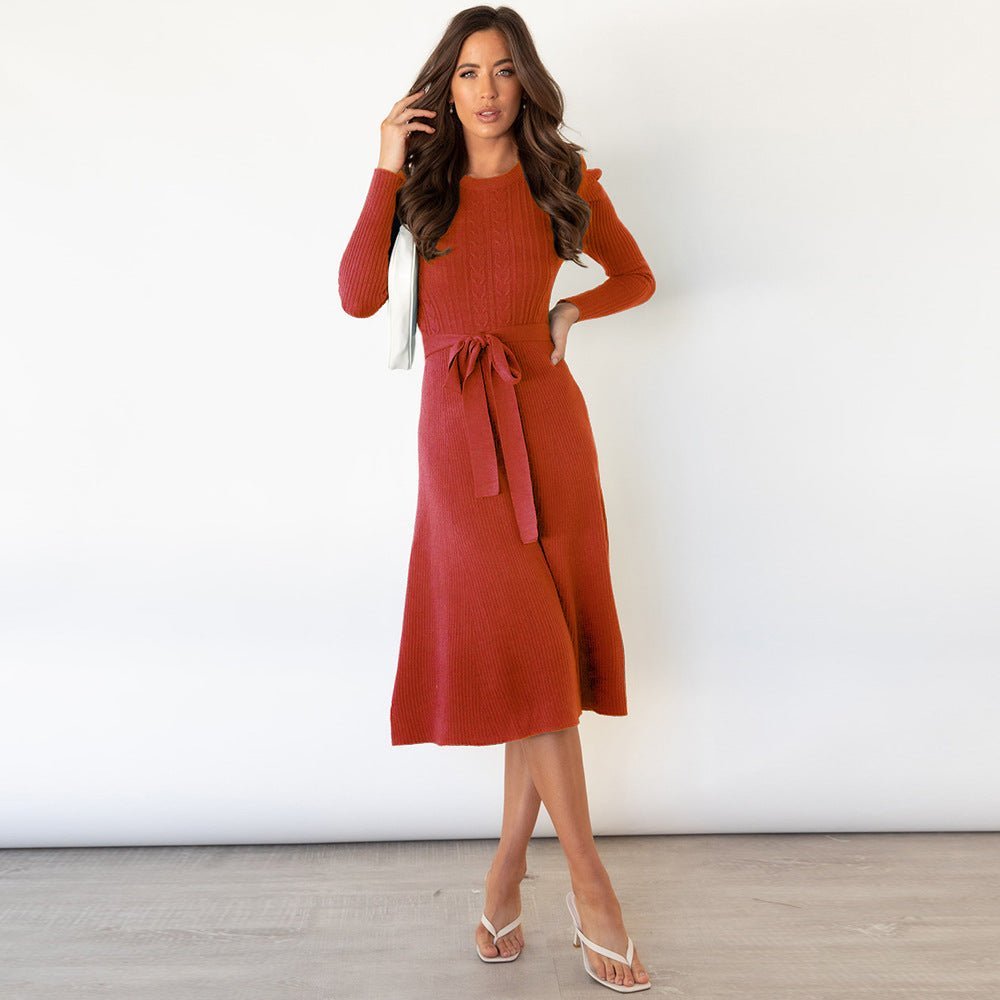 Nora – Feinstrick-Kleid mit Taillengürtel und Strukturmuster