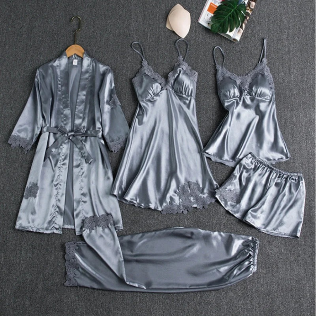 Skadi | Damen Pyjama Set mit Spitze und Morgenmantel