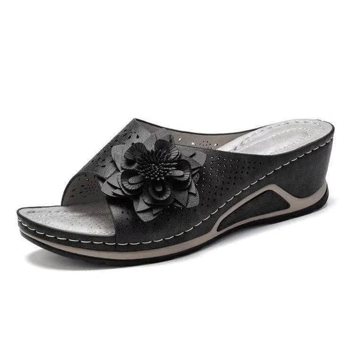 Pieterse – Orthopädische Keilabsatzsandalen Mit Blumenausschnitt