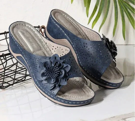 Pieterse – Orthopädische Keilabsatzsandalen Mit Blumenausschnitt
