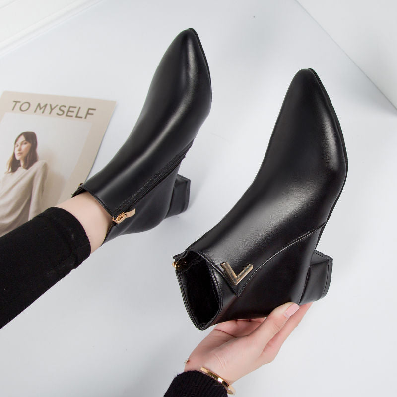 Drune | Stiefeletten - Wildleder-ähnliches Material - Spitzes Ende - Blockabsatz - Reißverschluss